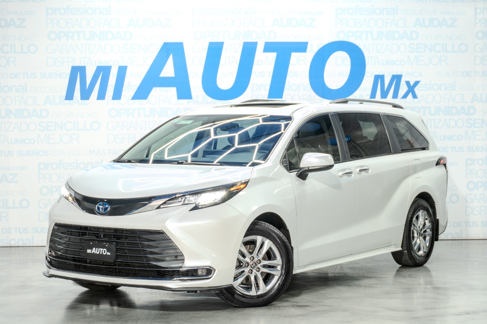 TOYOTA SIENNA XLE PIEL HYBRID 2023